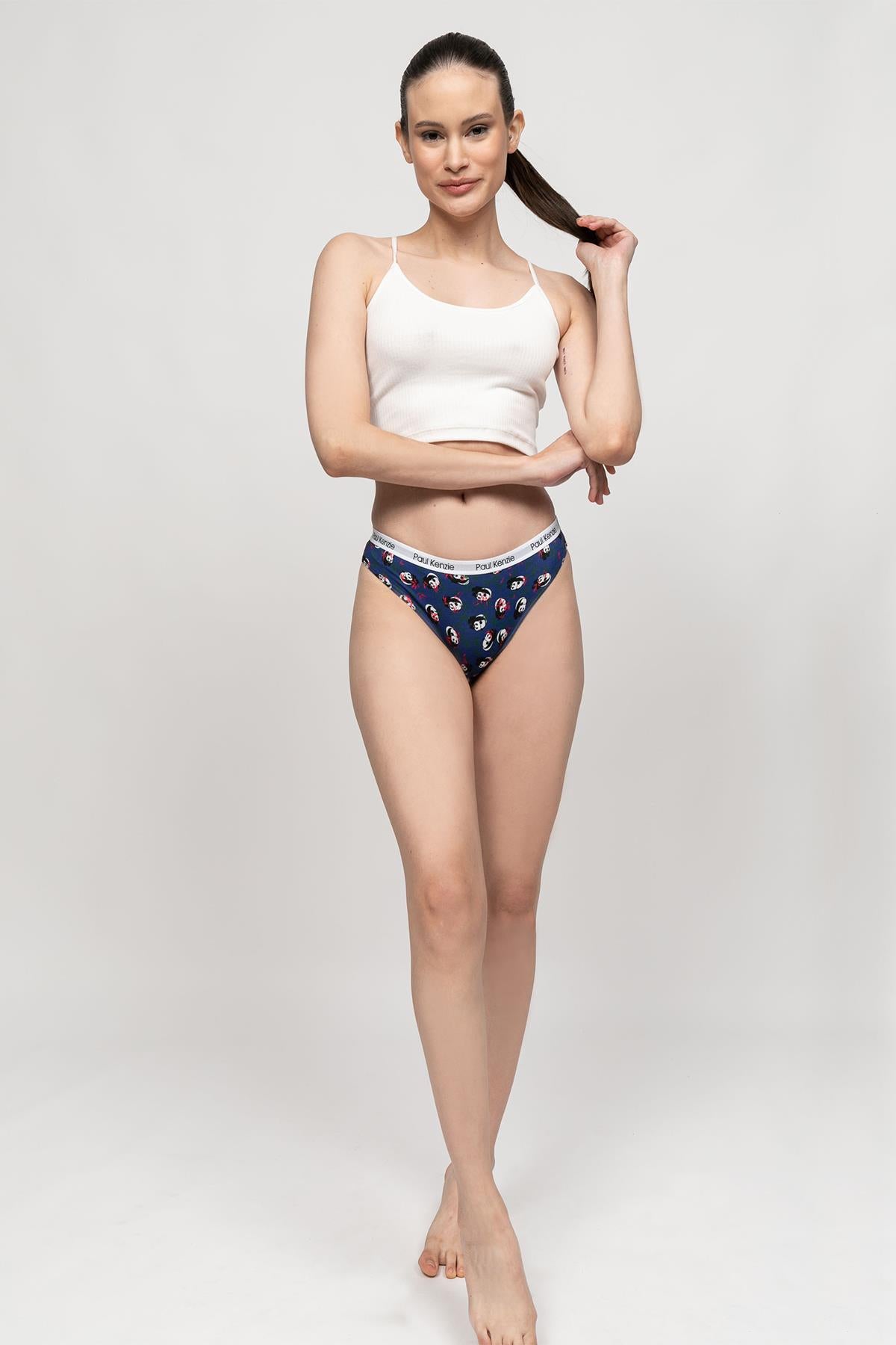 Faqat külotsiz Karla Faqat külotsiz Karla